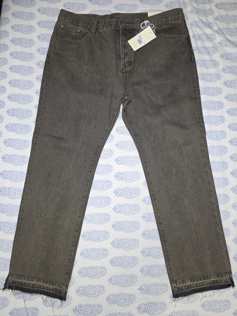 MNML Straight Leg Jeans in Olive